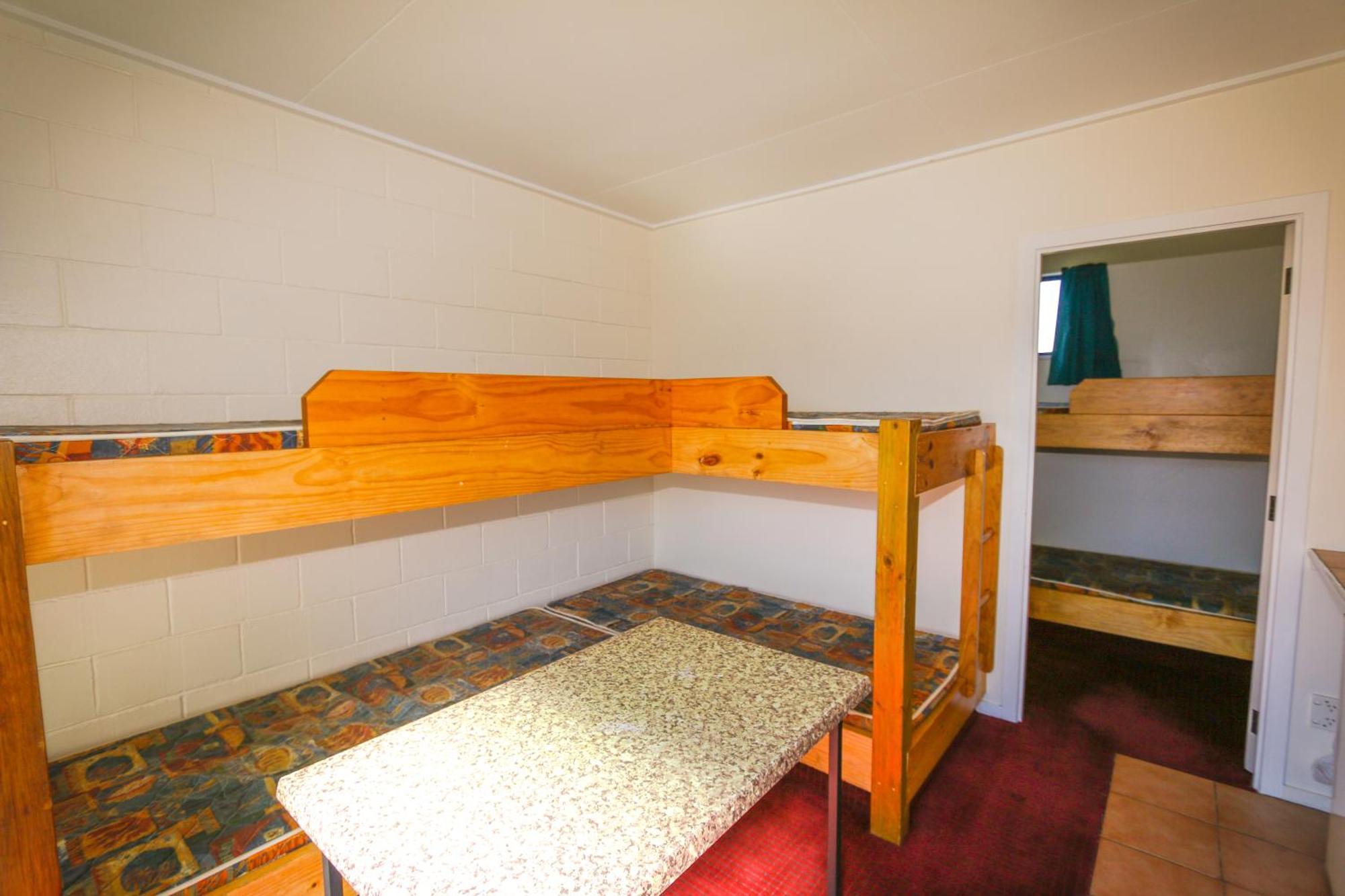 New Plymouth Top 10 Holiday Park Hotel Room photo