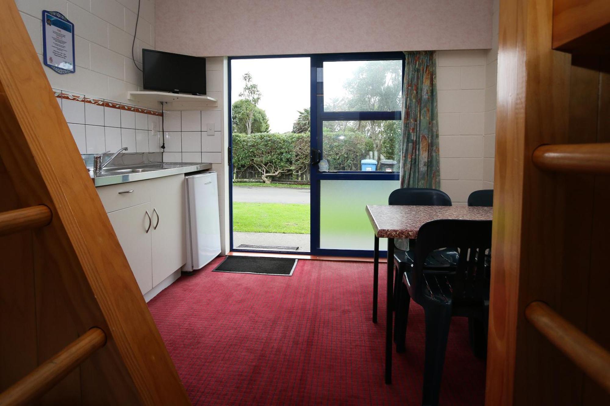 New Plymouth Top 10 Holiday Park Hotel Room photo