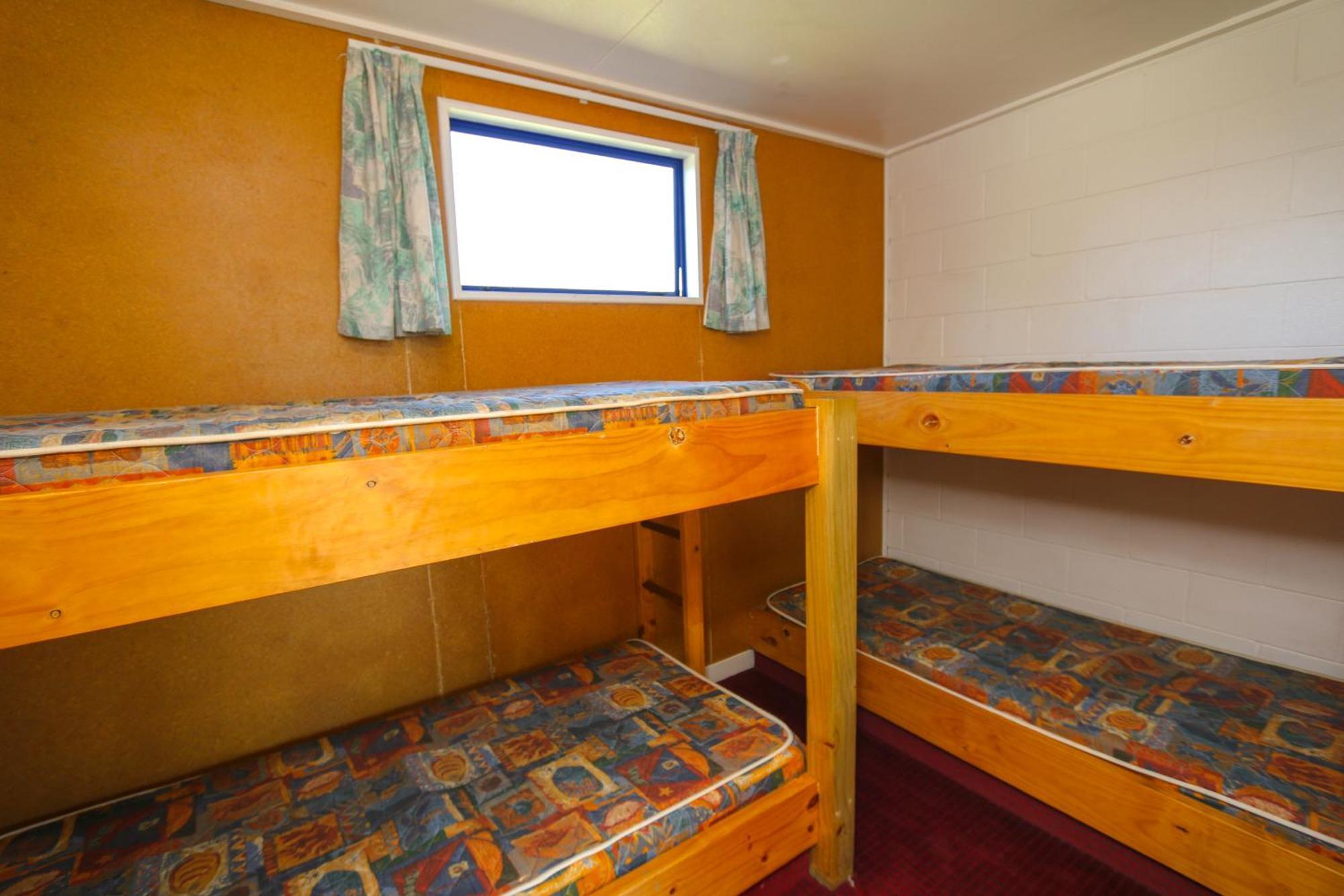 New Plymouth Top 10 Holiday Park Hotel Room photo