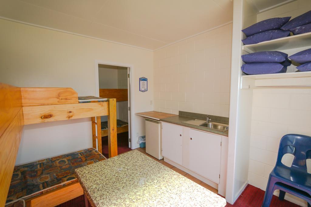 New Plymouth Top 10 Holiday Park Hotel Room photo