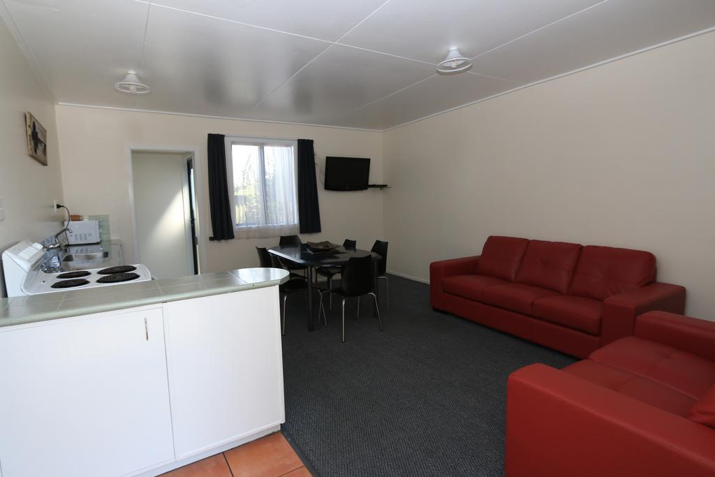 New Plymouth Top 10 Holiday Park Hotel Room photo