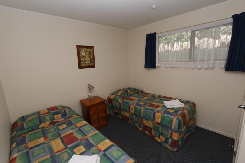 New Plymouth Top 10 Holiday Park Hotel Room photo