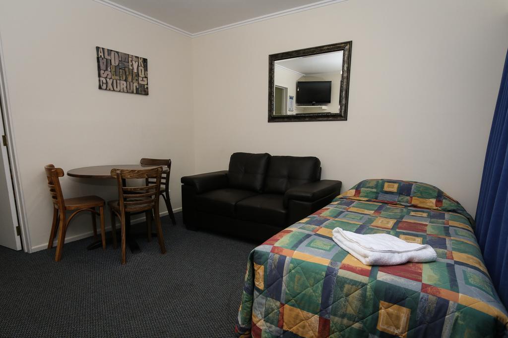 New Plymouth Top 10 Holiday Park Hotel Room photo