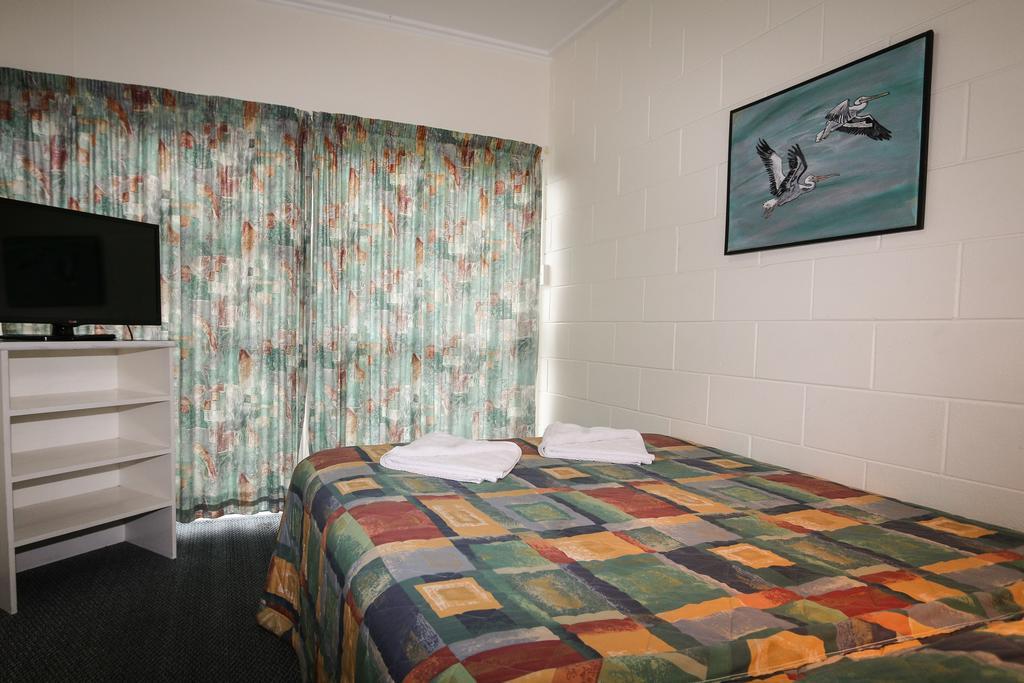 New Plymouth Top 10 Holiday Park Hotel Room photo