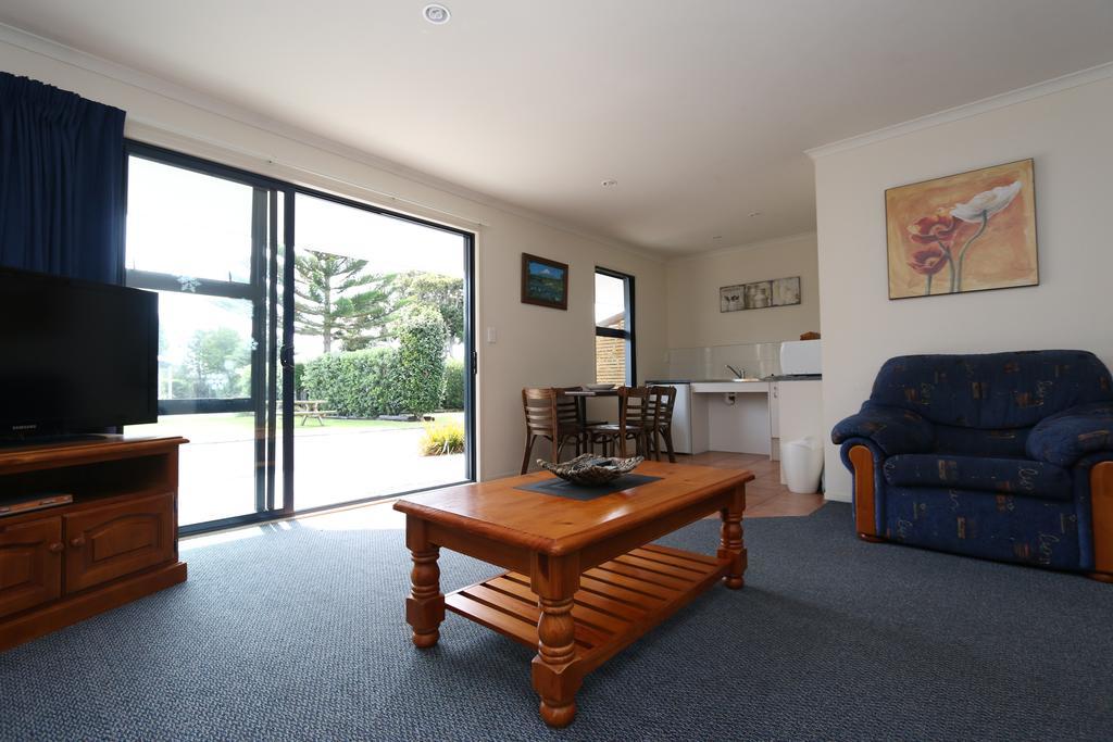 New Plymouth Top 10 Holiday Park Hotel Room photo