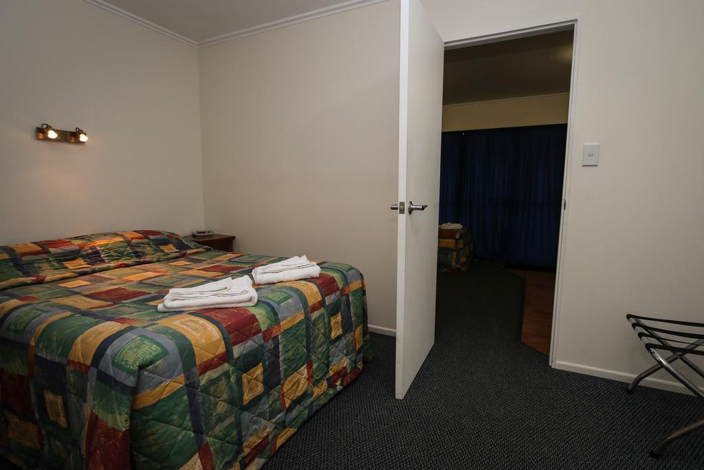 New Plymouth Top 10 Holiday Park Hotel Room photo