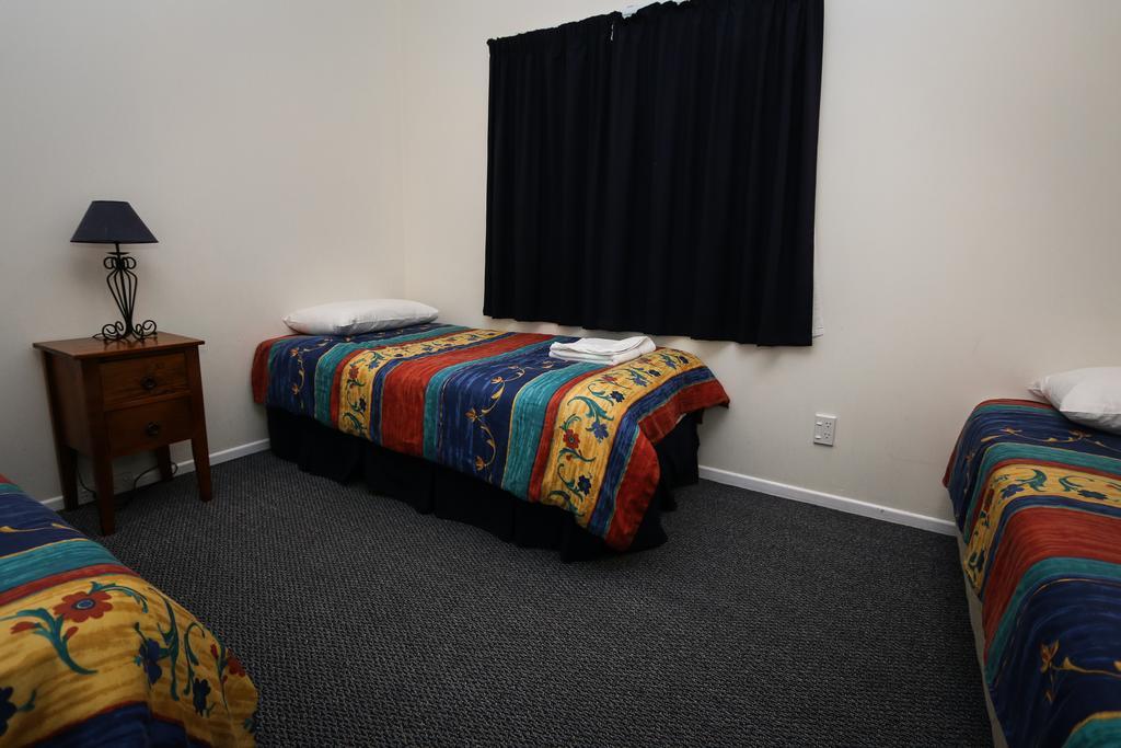 New Plymouth Top 10 Holiday Park Hotel Room photo