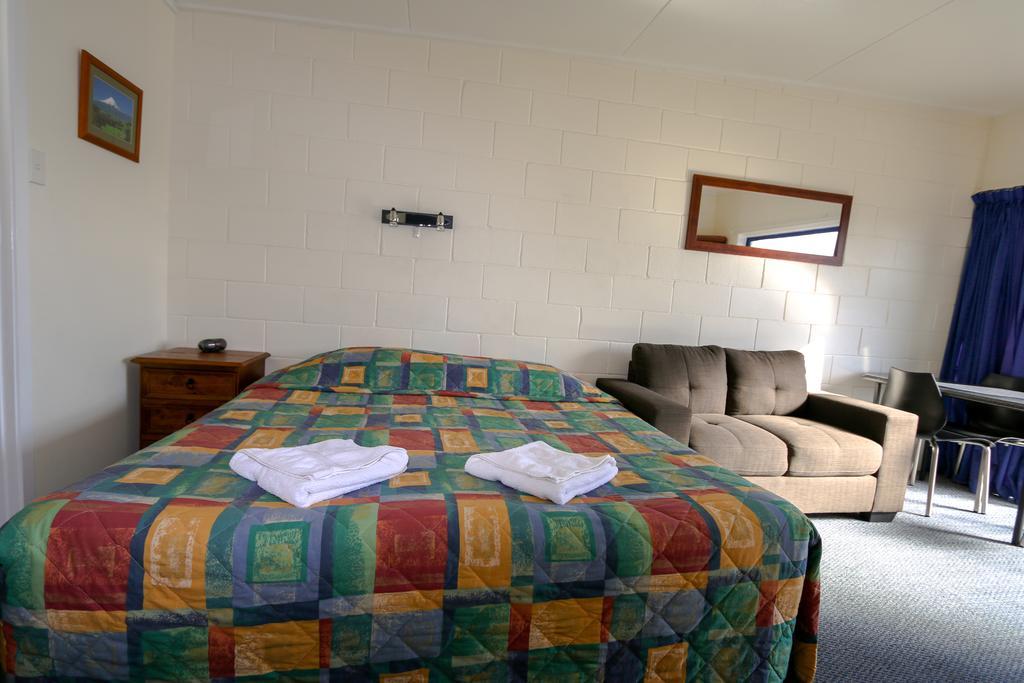 New Plymouth Top 10 Holiday Park Hotel Room photo